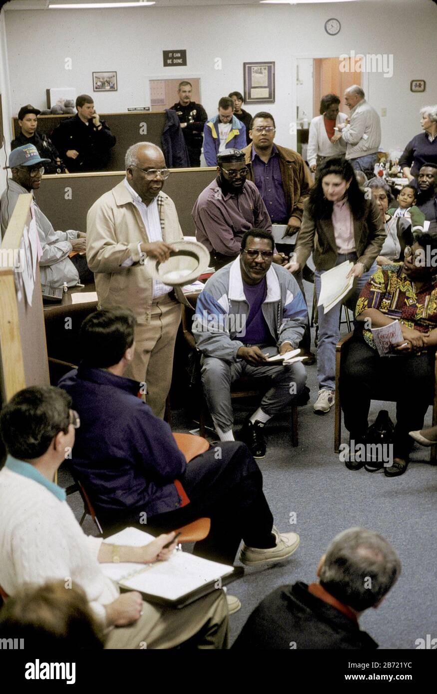 Austin, Texas États-Unis: Des militants de quartier rencontrent des membres de la police et du conseil municipal au sujet du taux élevé de criminalité dans leur quartier. ©Bob Daemmrich / Banque D'Images