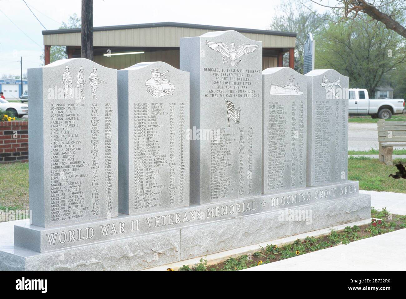 Navarro County, Texas : mémorial des anciens combattants pour les résidents de la région de Blooming Grove qui ont servi dans l'armée pendant la Seconde Guerre mondiale, y compris un chien local, Snych Lane. ©Bob Daemmrich Banque D'Images