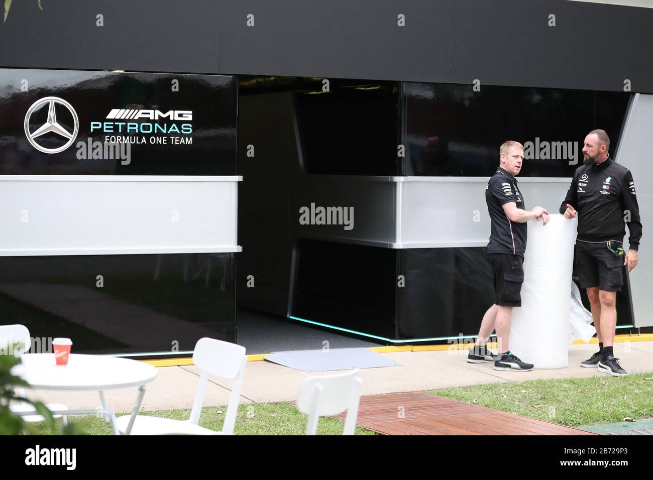 Melbourne, Australie . 13 mars 2020. Formule 1, Grand Prix d'Australie, journée de pratique ; l'équipe Mercedes de Formule 1 commence à se préparer à emballer le crédit de garage : action plus Sports Images/Alay Live News Banque D'Images