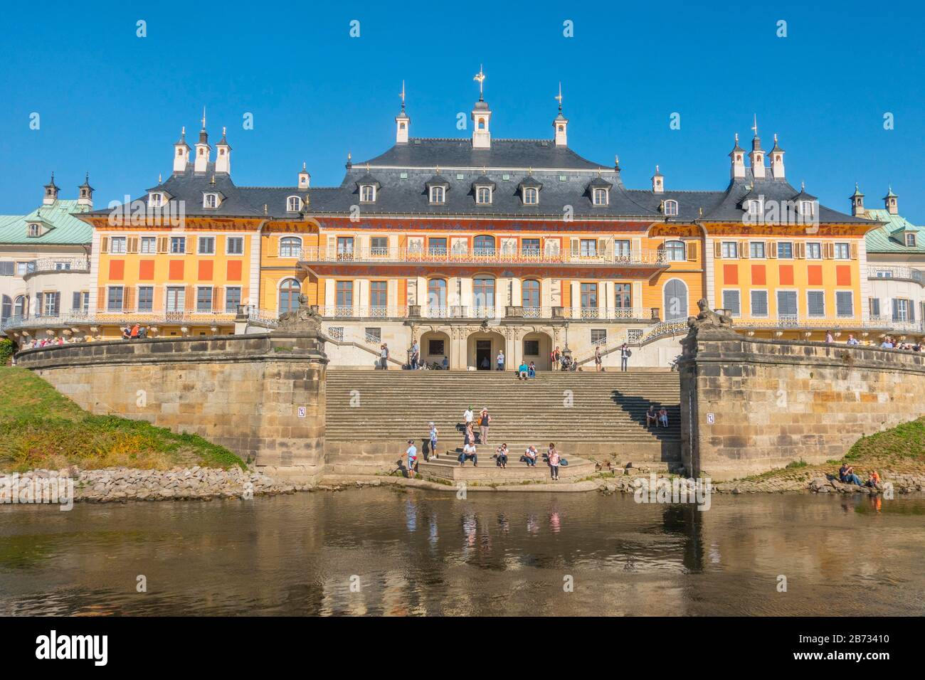 Château de Schloss Pillnitz sur la rivière Elbe, Dresde, Saxe, Allemagne Banque D'Images