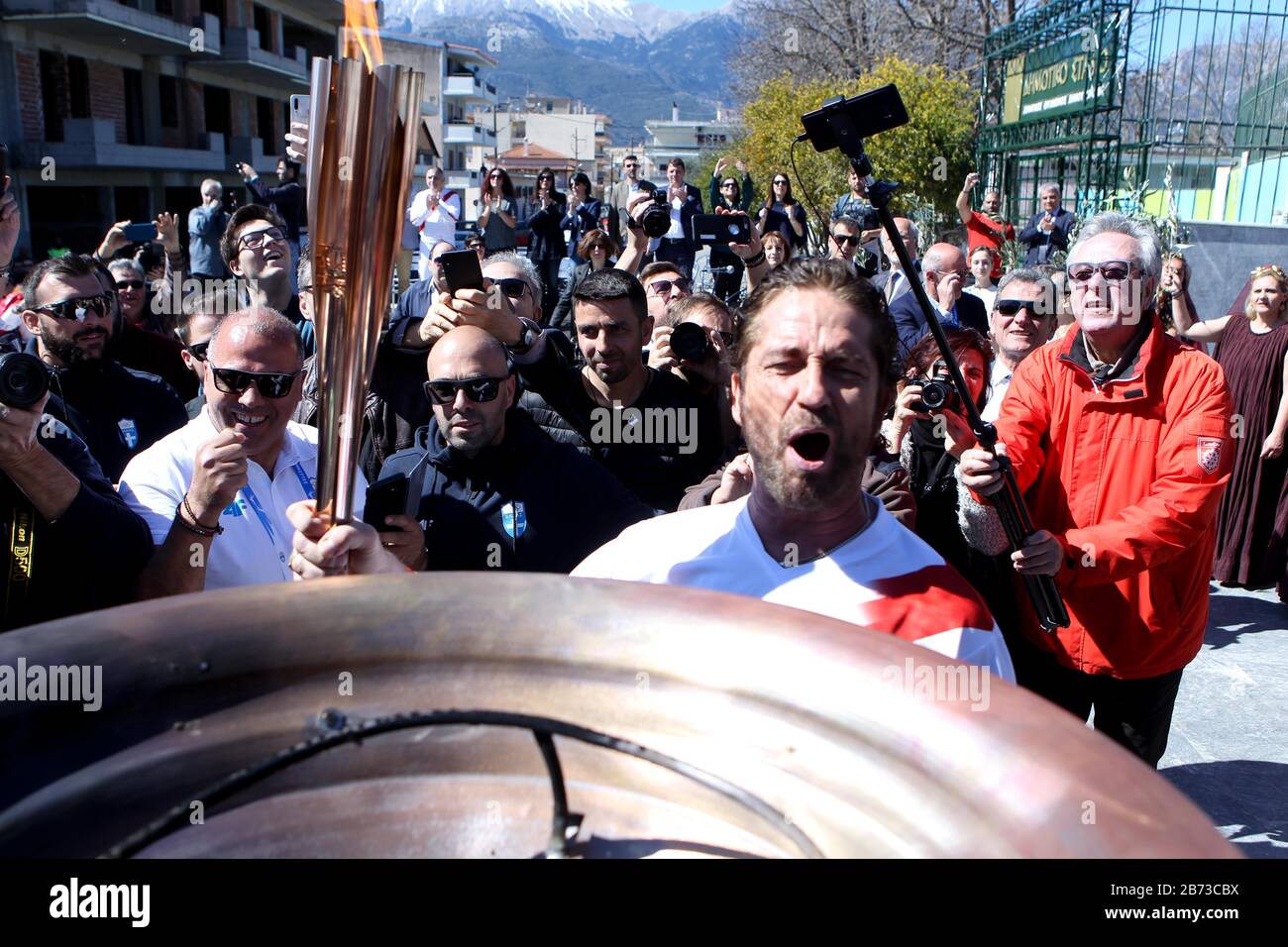 Sparta Grèce 13 Mars 2020 Lacteur Gerard Butler Au Relais De La Flamme Olympique Le 13 Mars 2692