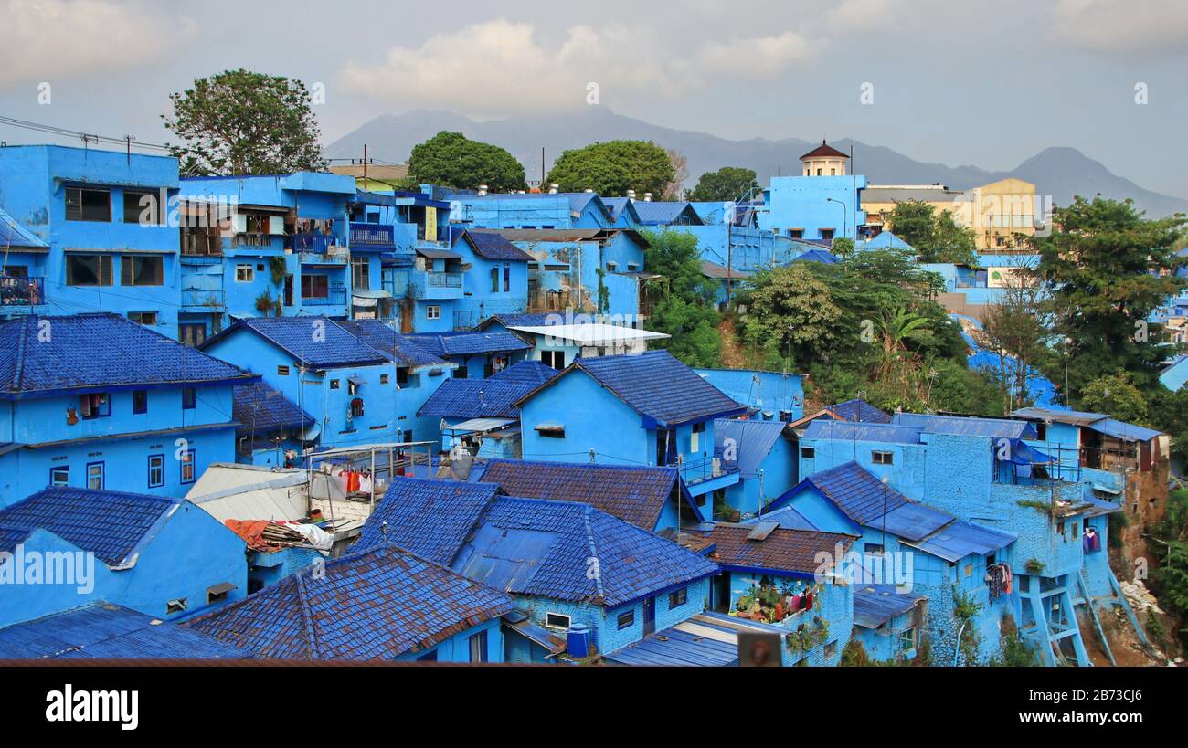 Village sur une rive peinte en bleu, à Malang Indonésie 15 novembre 2019 Banque D'Images