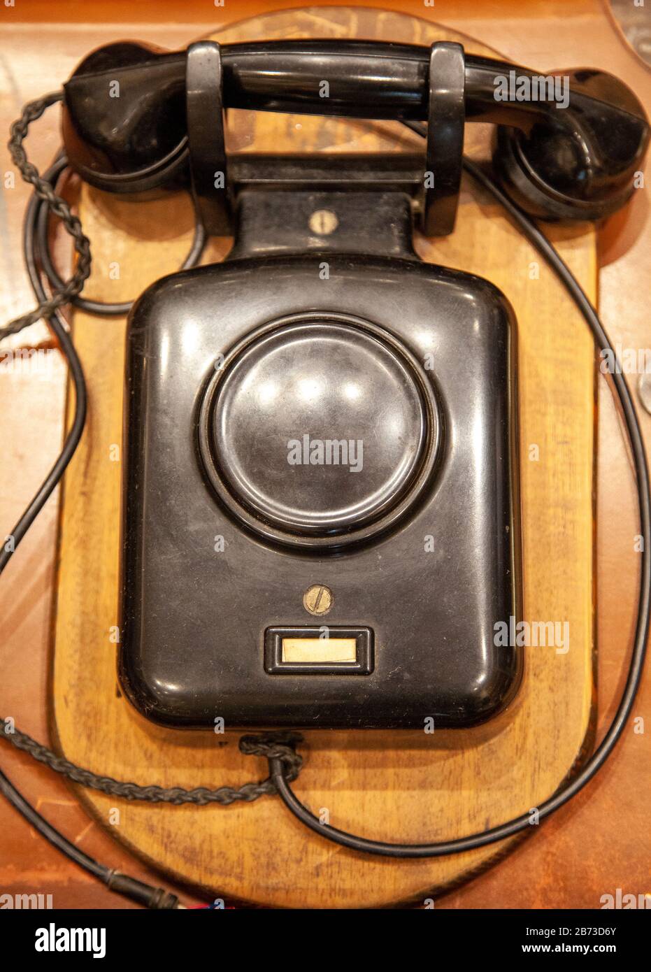 Vieux téléphone noir Banque D'Images