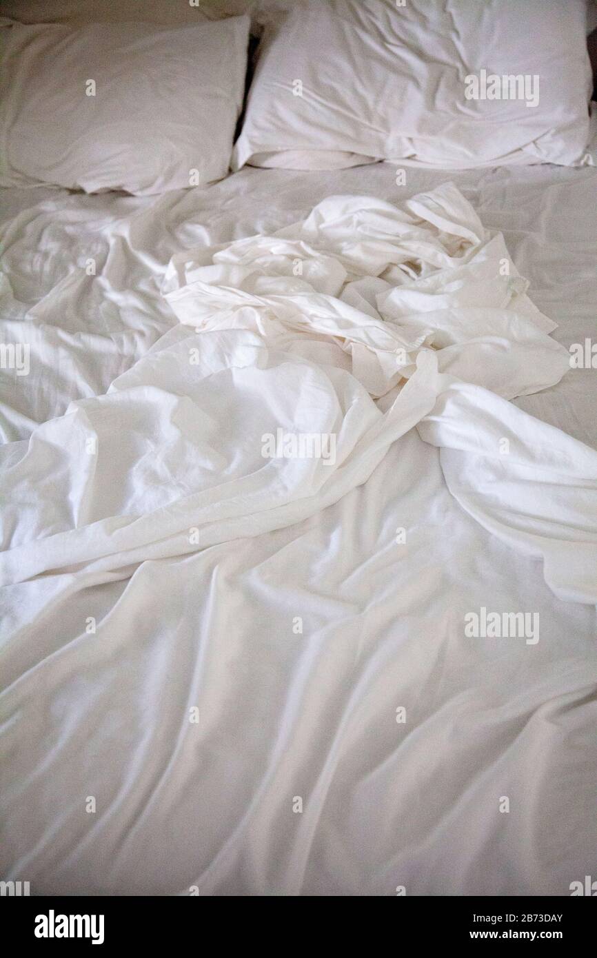 Draps De Lit Désordonnés Banque D'Images