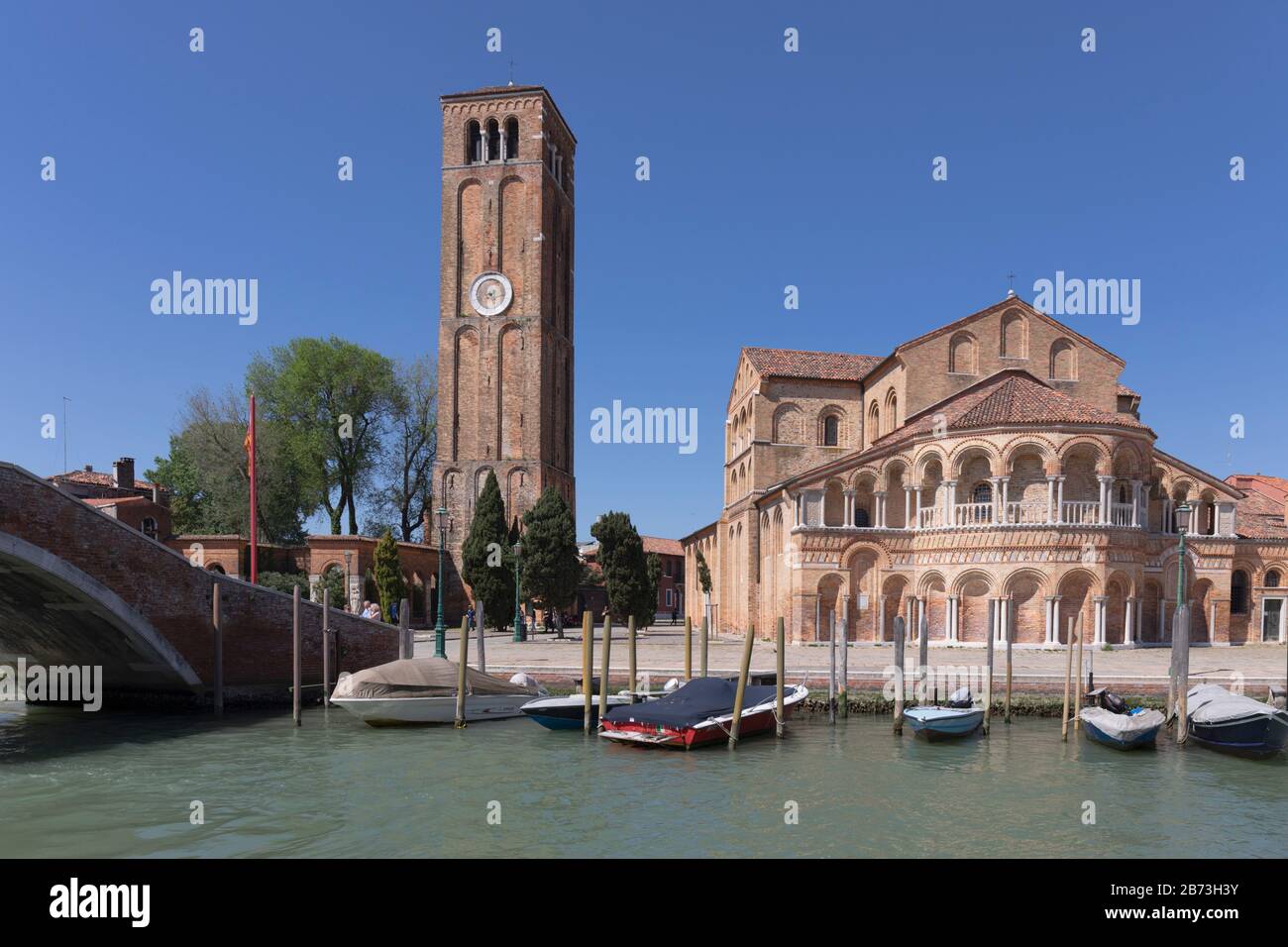 L'église vénitienne-byzantine de Santa Maria e San Donato et son clocher à pied. Murano, Province De Venise, Italie, Banque D'Images