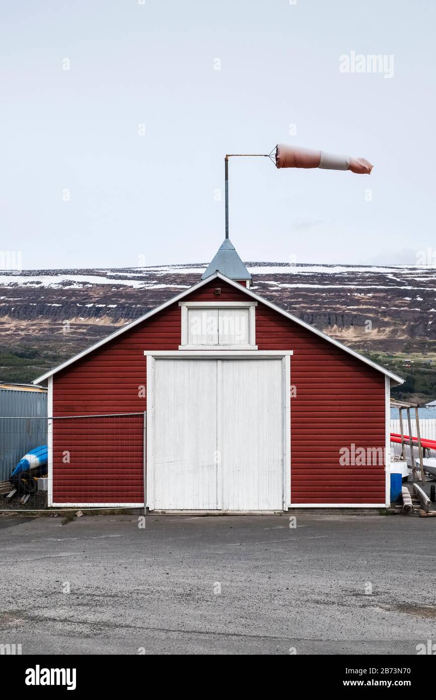 Une chaussette à vent montre la force du vent à Akureyri, dans le nord de l'Islande Banque D'Images