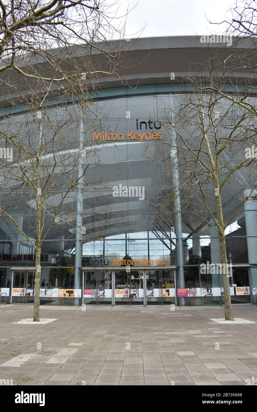 Centre commercial INTU à Milton Keynes. L'INTU est actuellement (mars 2020) sous la menace d'une fermeture. Banque D'Images
