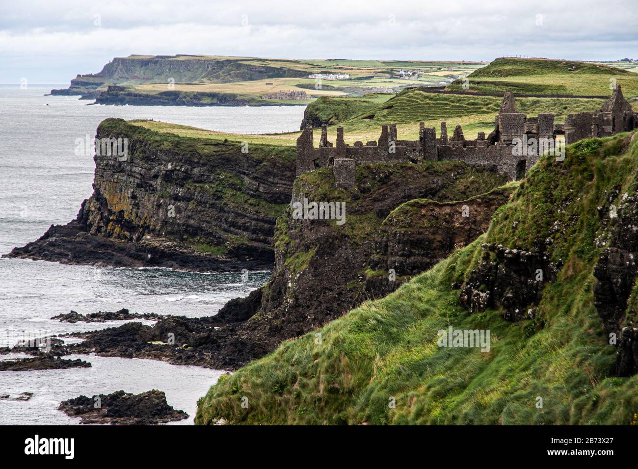 Le Château de Dunluce en Irlande du Nord Banque D'Images