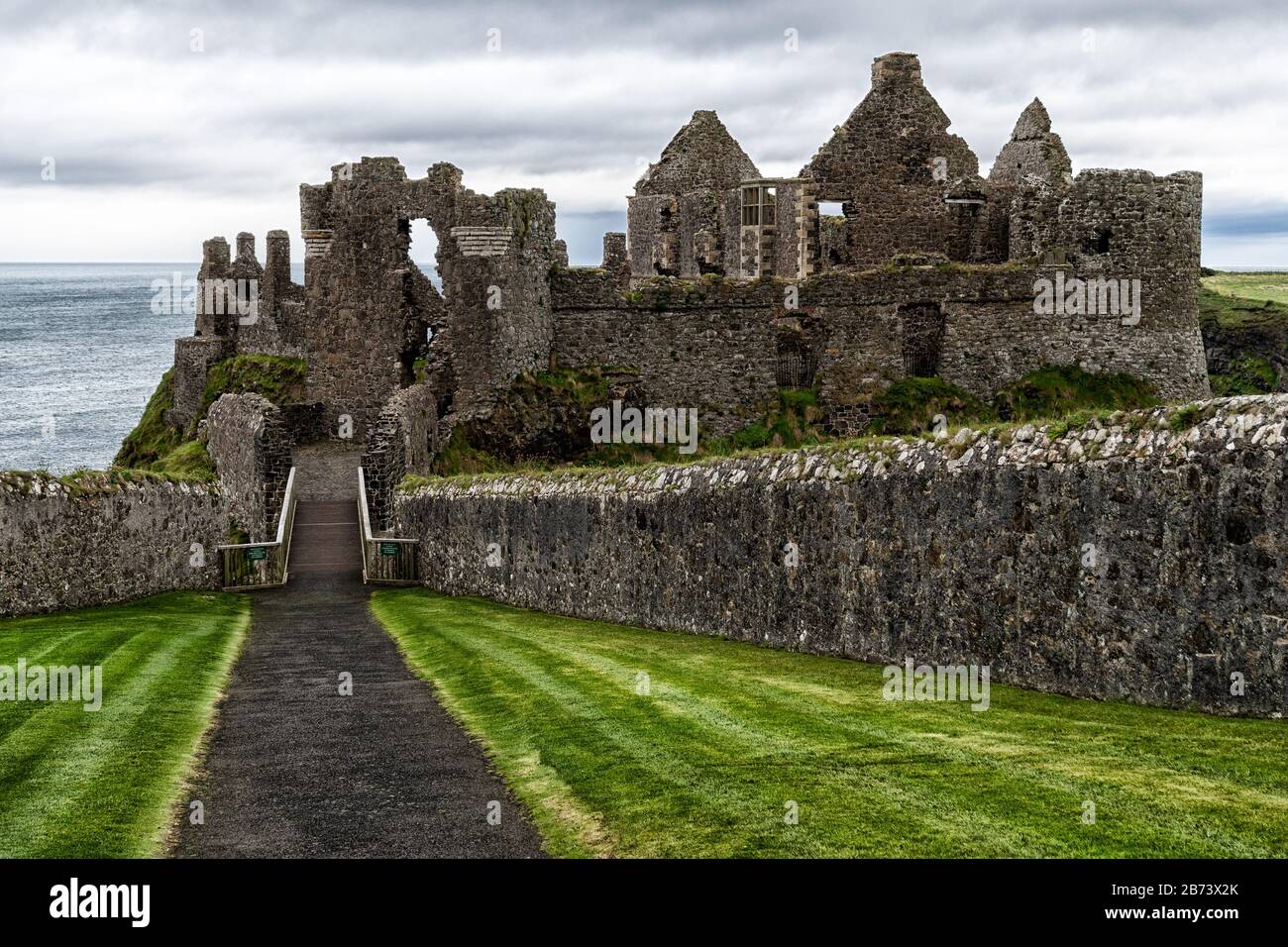 Le Château de Dunluce en Irlande du Nord Banque D'Images