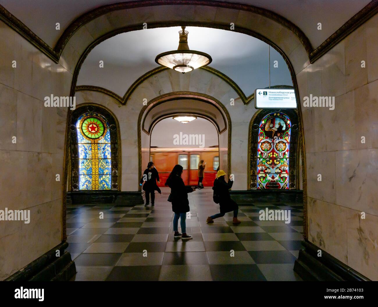 Vitraux, station de métro Novoslobodskaya, connue sous le nom de Cathedral Station, métro ou métro de Moscou, Fédération de Russie Banque D'Images