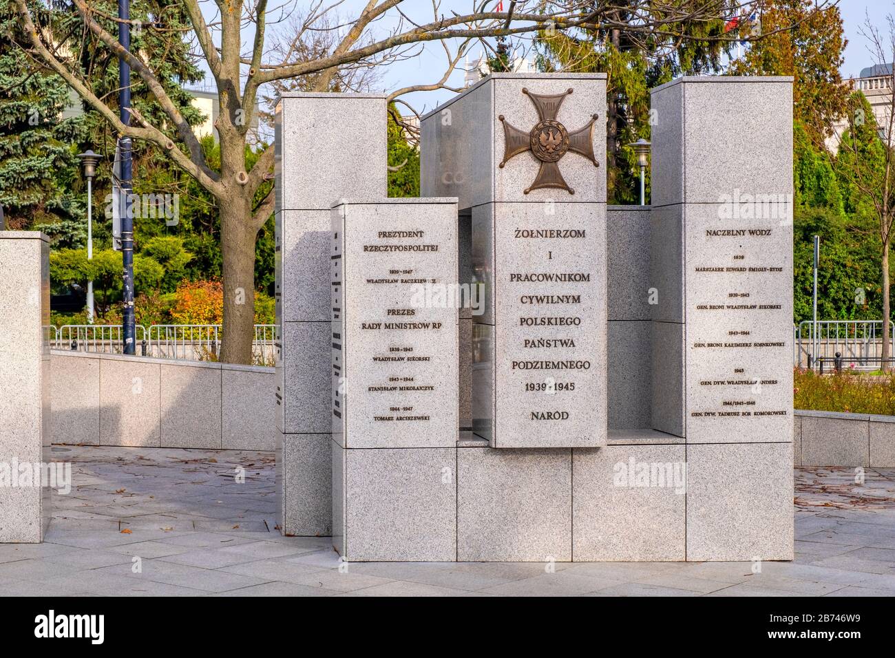Varsovie, Mazovia / Pologne - 2019/10/26 : monument de l'Etat souterrain polonais et de l'Armée de terre par l'architecte Jerzy Staniszkis à la rue Wiejska Banque D'Images