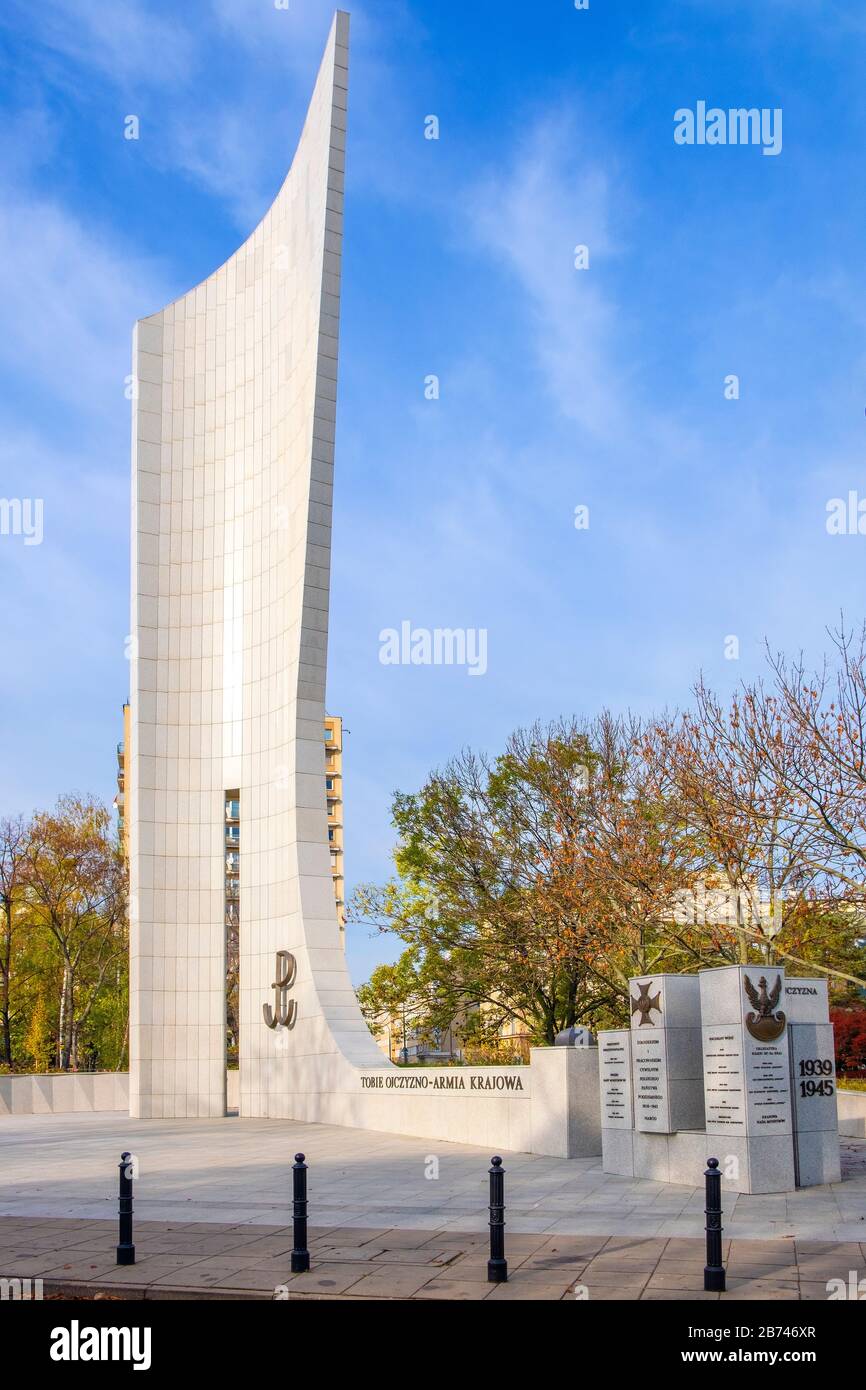 Varsovie, Mazovia / Pologne - 2019/10/26 : monument de l'Etat souterrain polonais et de l'Armée de terre par l'architecte Jerzy Staniszkis à la rue Wiejska Banque D'Images