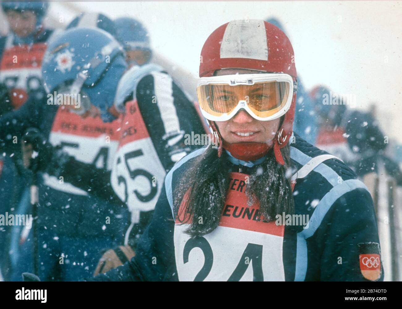 Rosi Mittermaier pendant la course de descente aux Jeux Olympiques d'hiver de Grenoble (6-18 février 1968). | utilisation dans le monde entier Banque D'Images