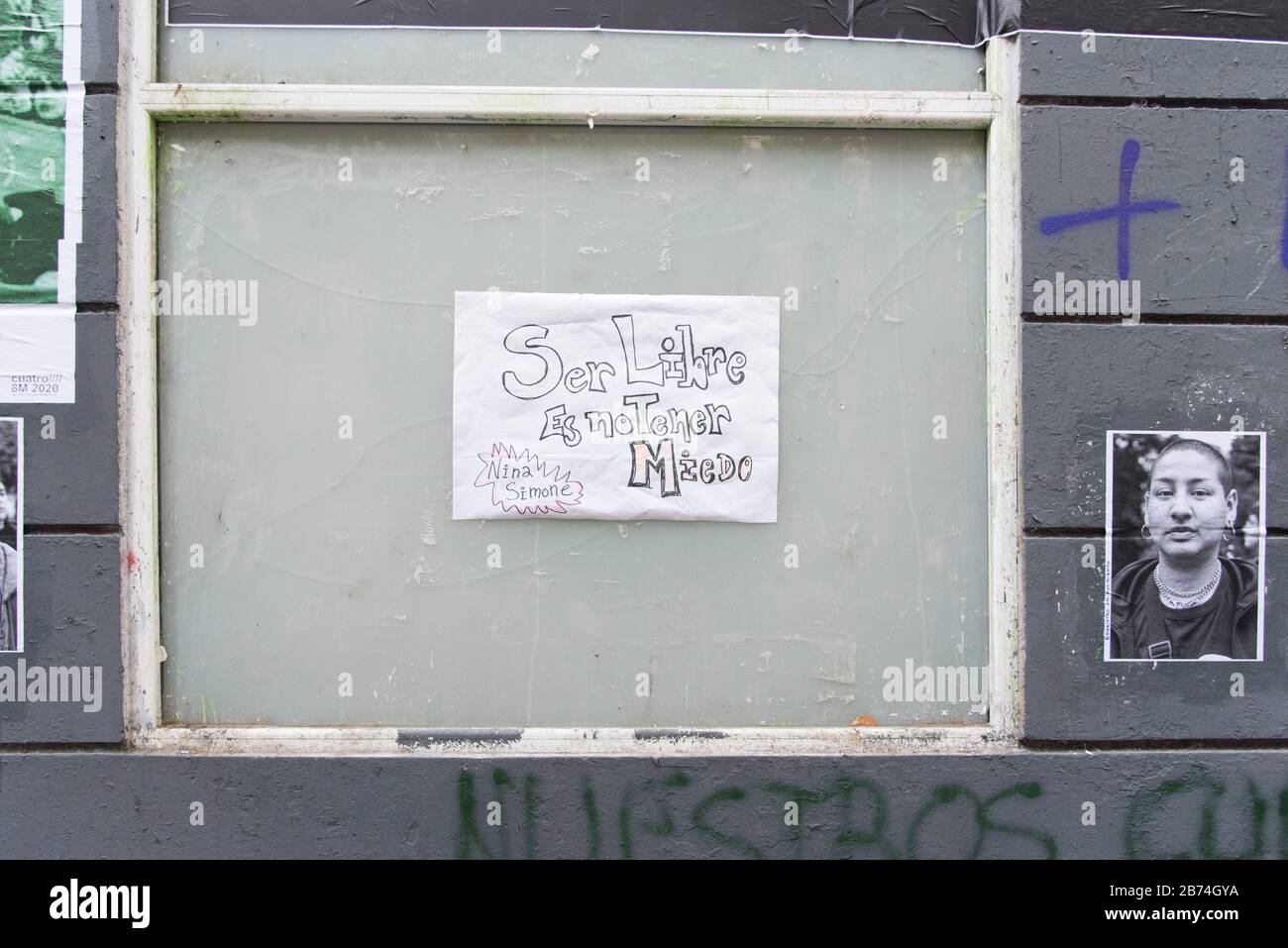 CABA, Buenos Aires / Argentine; 9 mars 2020: Journée internationale des femmes, affiche sur un mur: Être libre n'est pas d'avoir peur Banque D'Images