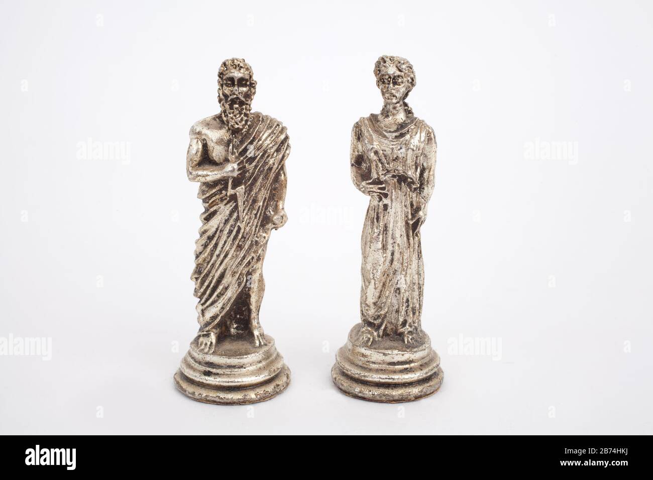 Une photo de gros plan du roi et de la reine d'un jeu d'échecs Banque D'Images