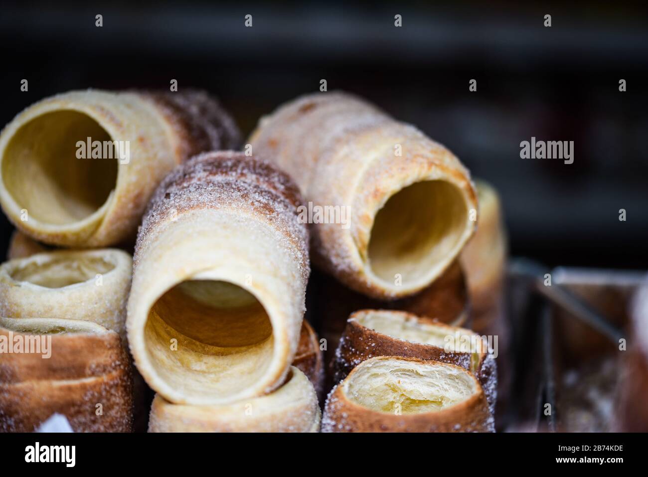 délices tchèques traditionnels à la cannelle, au sucre et aux noix Banque D'Images