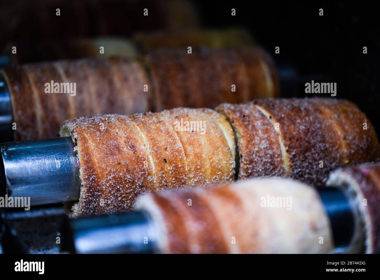 délices tchèques traditionnels à la cannelle, au sucre et aux noix Banque D'Images