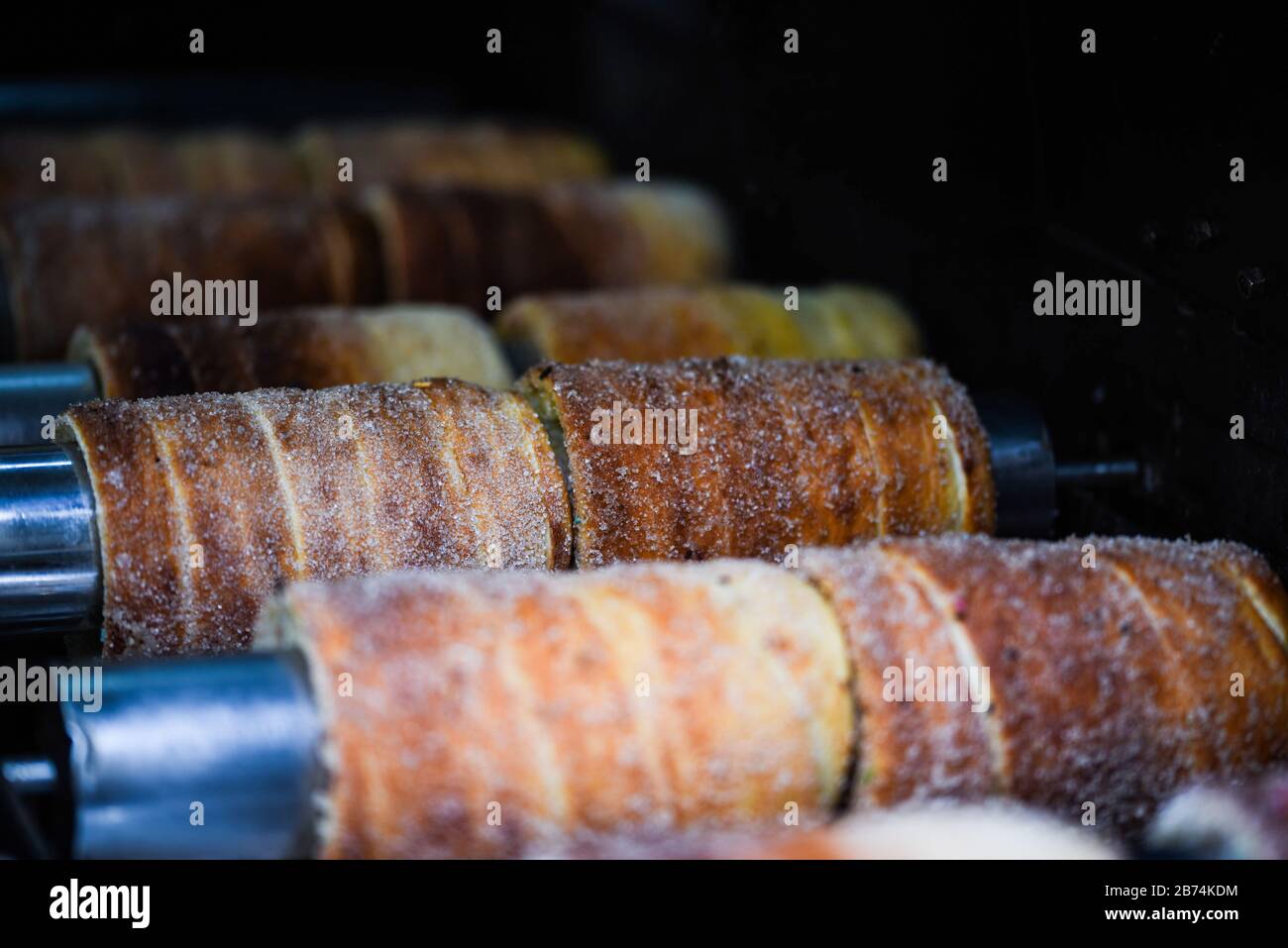 délices tchèques traditionnels à la cannelle, au sucre et aux noix Banque D'Images