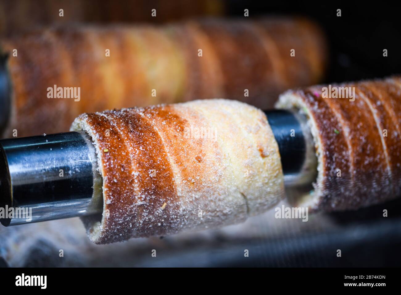 délices tchèques traditionnels à la cannelle, au sucre et aux noix Banque D'Images