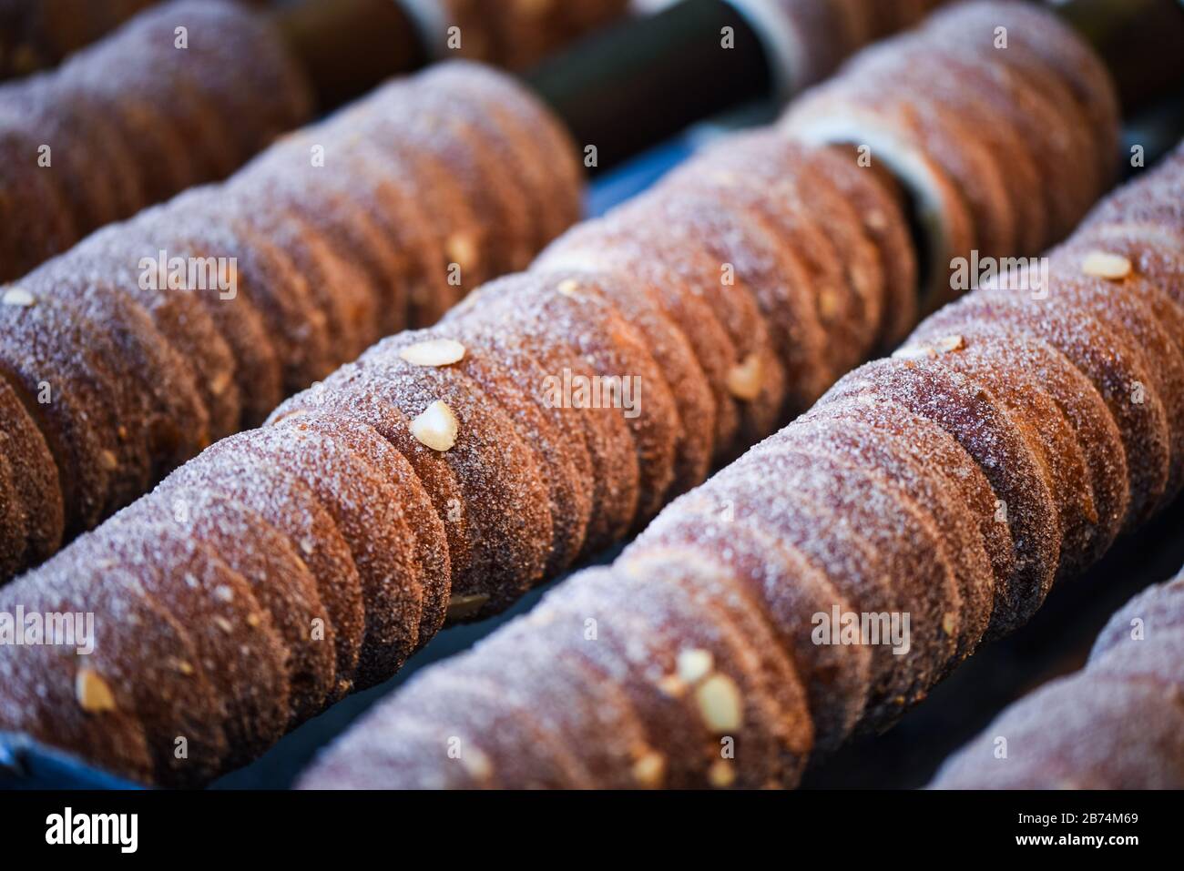 délices tchèques traditionnels à la cannelle, au sucre et aux noix Banque D'Images
