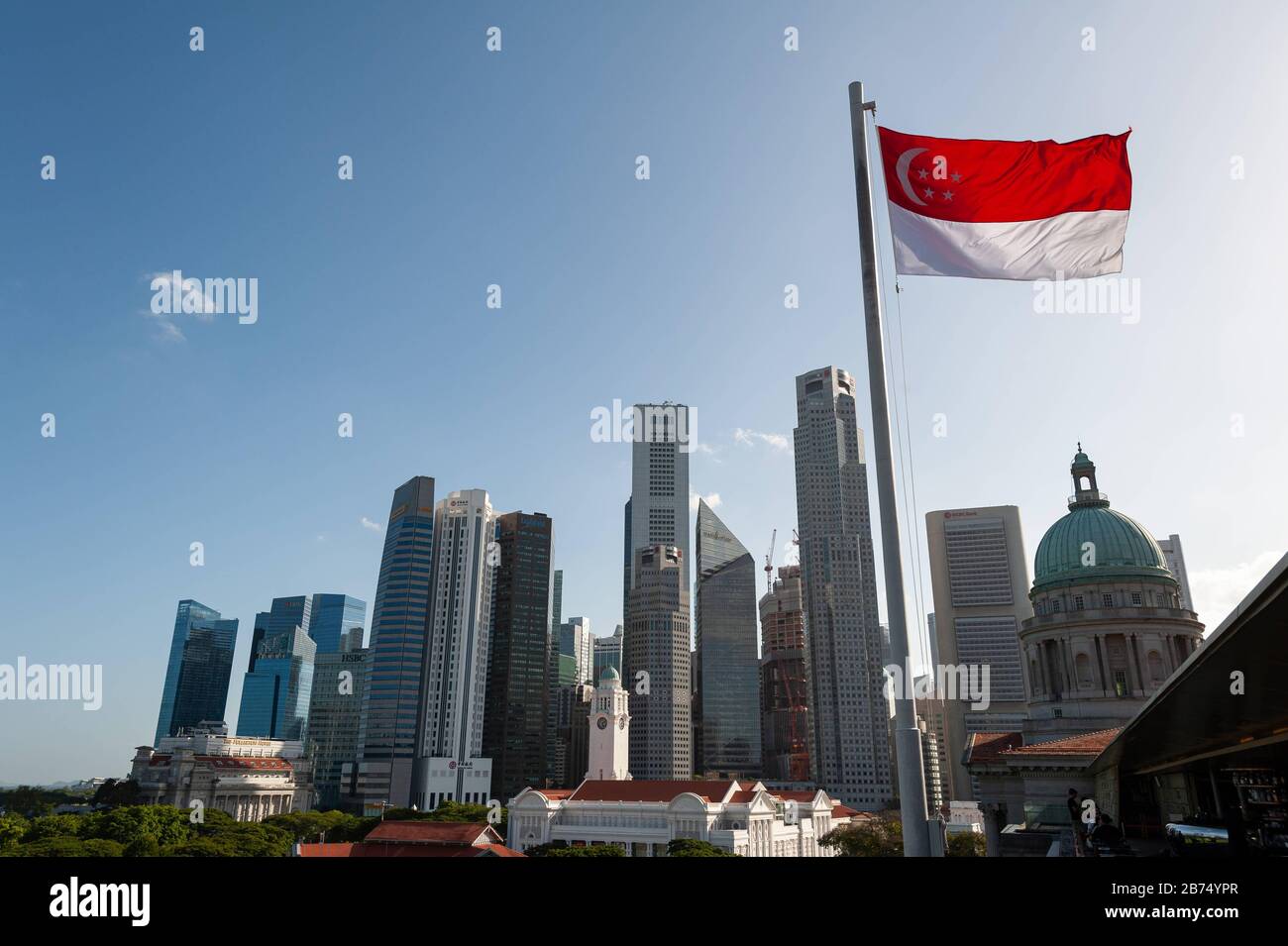 05.01.2020, Singapour, République de Singapour, Asie - le drapeau rouge ...