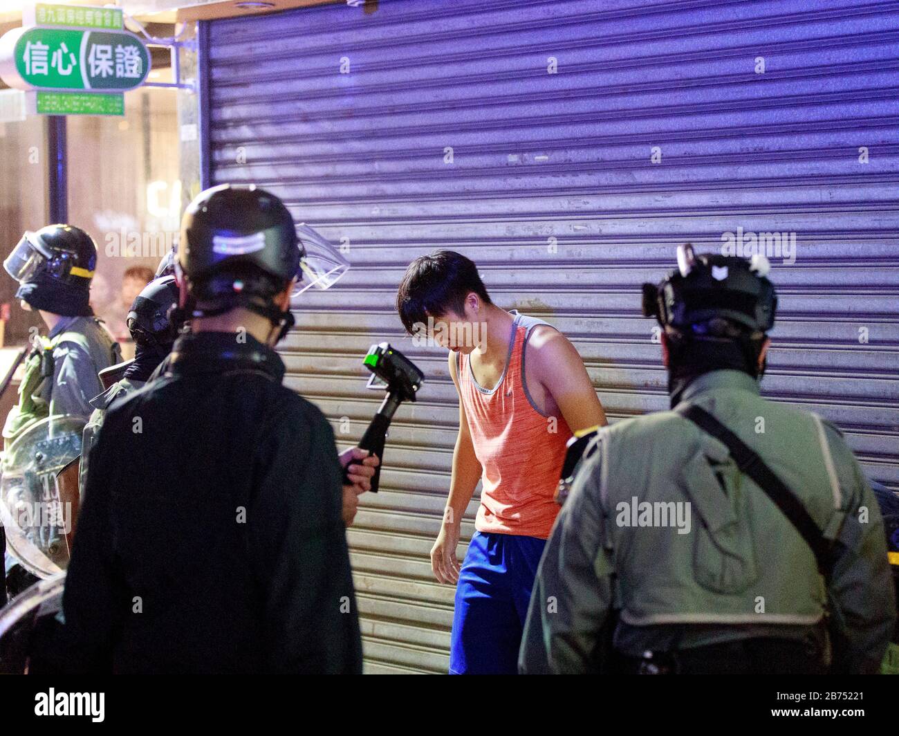 La police a arrêté des manifestants à North point. Les manifestants se rallient à la loi anti-masque de Hong Kong. Banque D'Images