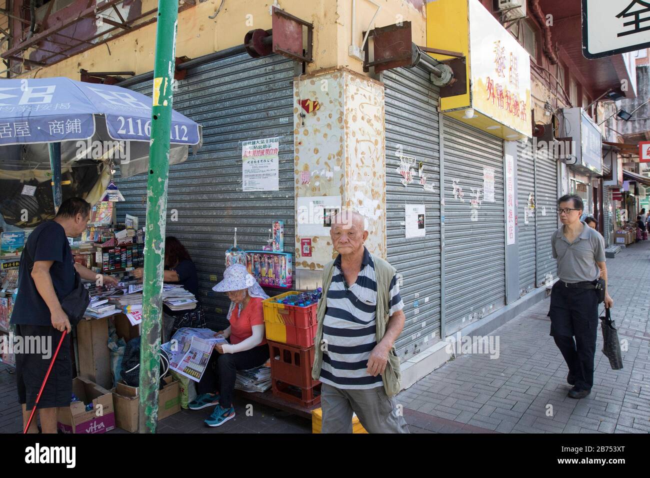 Les magasins sont hors des affaires dans la zone touristique de Sheung Shui à Hong Kong. Sheung Shui était la zone commerçante préférée pour les touristes chinois parce qu'elle est proche de la frontière chinoise. Les ventes de chambres à Hong Kong ont diminué de 50 % en août. Banque D'Images