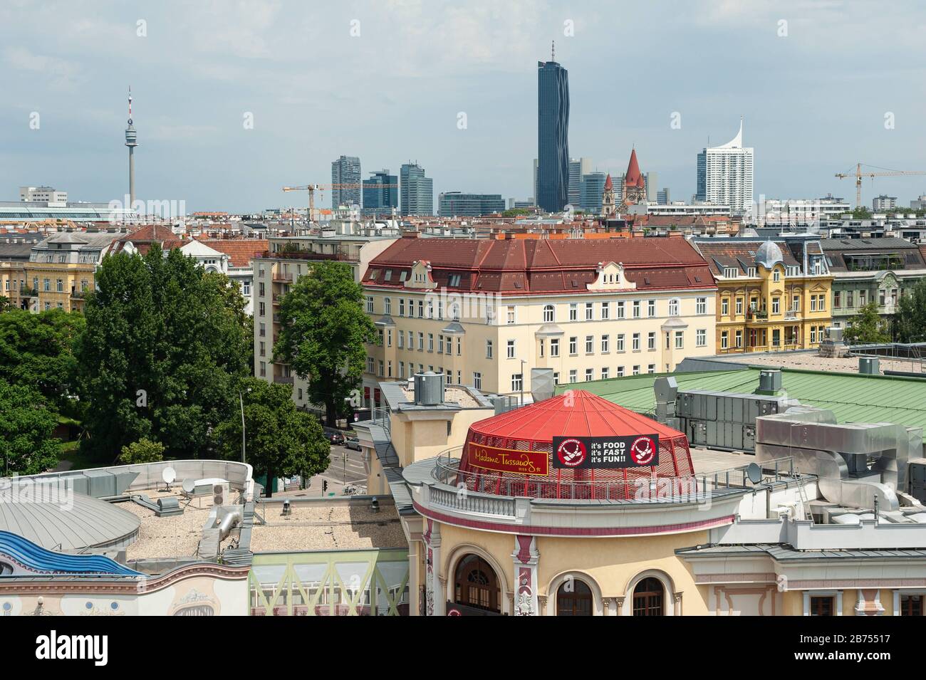 16.06.2019, Vienne, Autriche, Europe - vue de Vienne Prater Riesenrad sur le Stuwerviertel vers Donaucity avec la DC Tower I en arrière-plan [traduction automatique] Banque D'Images