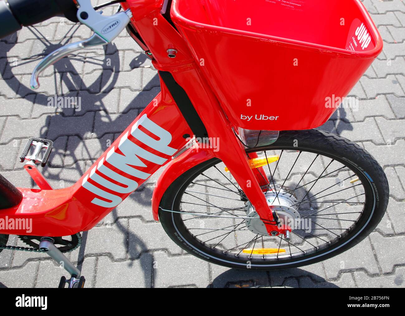Un e-vélo du fournisseur de partage de vélo Jump. Jump est une société D' UBER. [traduction automatique] Photo Stock - Alamy