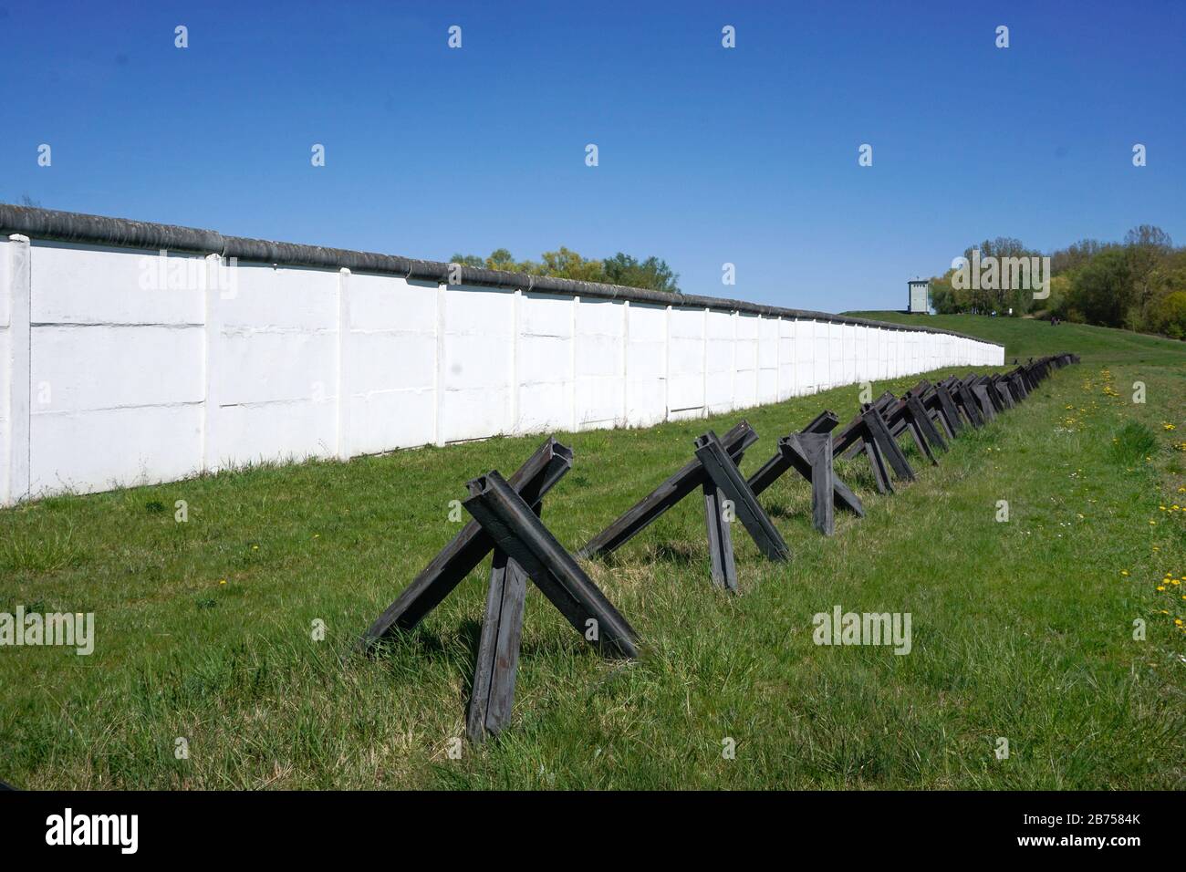 Monument frontalier de Hoetensleben, anciennes fortifications frontalières du GDR à Hoetensleben, frontière d'État actuelle entre Saxe-Anhalt et Basse-Saxe. Cette année, le 9 novembre 2019, la chute du mur de Berlin marquera le 30ème anniversaire de sa chute. [traduction automatique] Banque D'Images