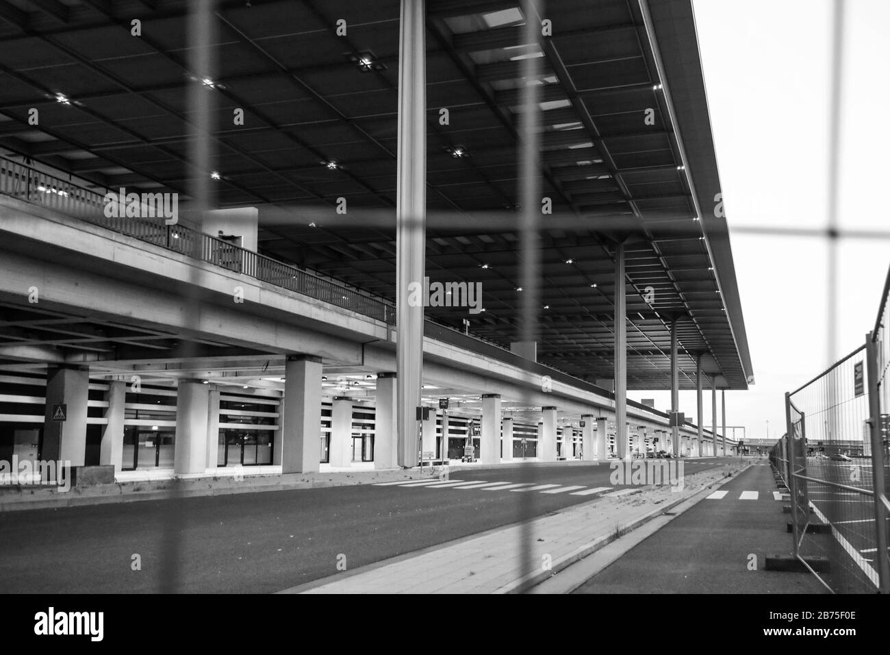 Bâtiments inutilisés à l'aéroport de BER Berlin Brandenburg, 01.08.2018.l'aéroport de BER est de remplacer l'aéroport de Schoenefeld, dont les terrains sont partiellement couverts, et l'aéroport de Tegel. LE DER BER doit être ouvert en 2020 après de nombreux reports de la date d'ouverture. [traduction automatique] Banque D'Images