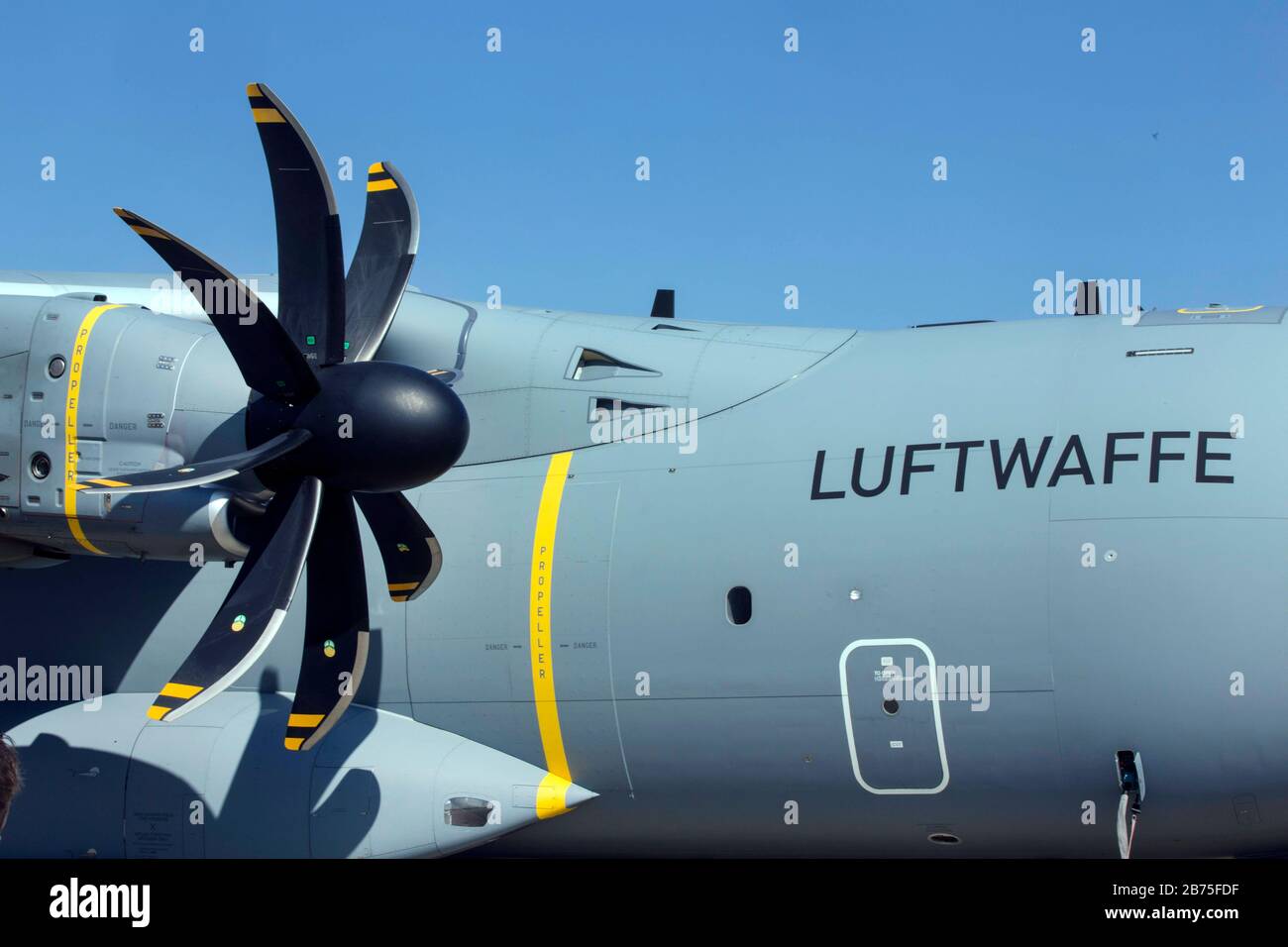 Vue sur un Airbus A400M de l'armée de l'air dans la partie militaire de l'aéroport de Berlin Tegel. [traduction automatique] Banque D'Images