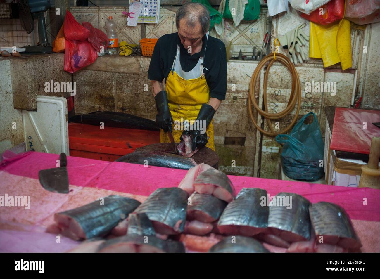 20.07.2017, Singapour, République de Singapour, Asie - un vendeur de poissons sur le marché de Chinatown. [traduction automatique] Banque D'Images