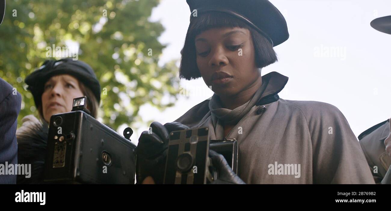 ÉTATS-UNIS. Susan Heyward dans le film ©Juno films : Radium Girls (2019) . Tracé : dans les années 1920, un groupe de travailleurs de l'usine préconisent des conditions de travail plus sûres après que certains de leurs collègues soient malades de l'exposition au radium. REF: LMK110-J6313-04320 Fourni par LMKMEDIA. Éditorial Uniquement. Landmark Media n'est pas le détenteur des droits d'auteur de ces photos de films ou de télévision, mais fournit un service uniquement pour les prises de presse reconnues. pictures@lmkmedia.com Banque D'Images