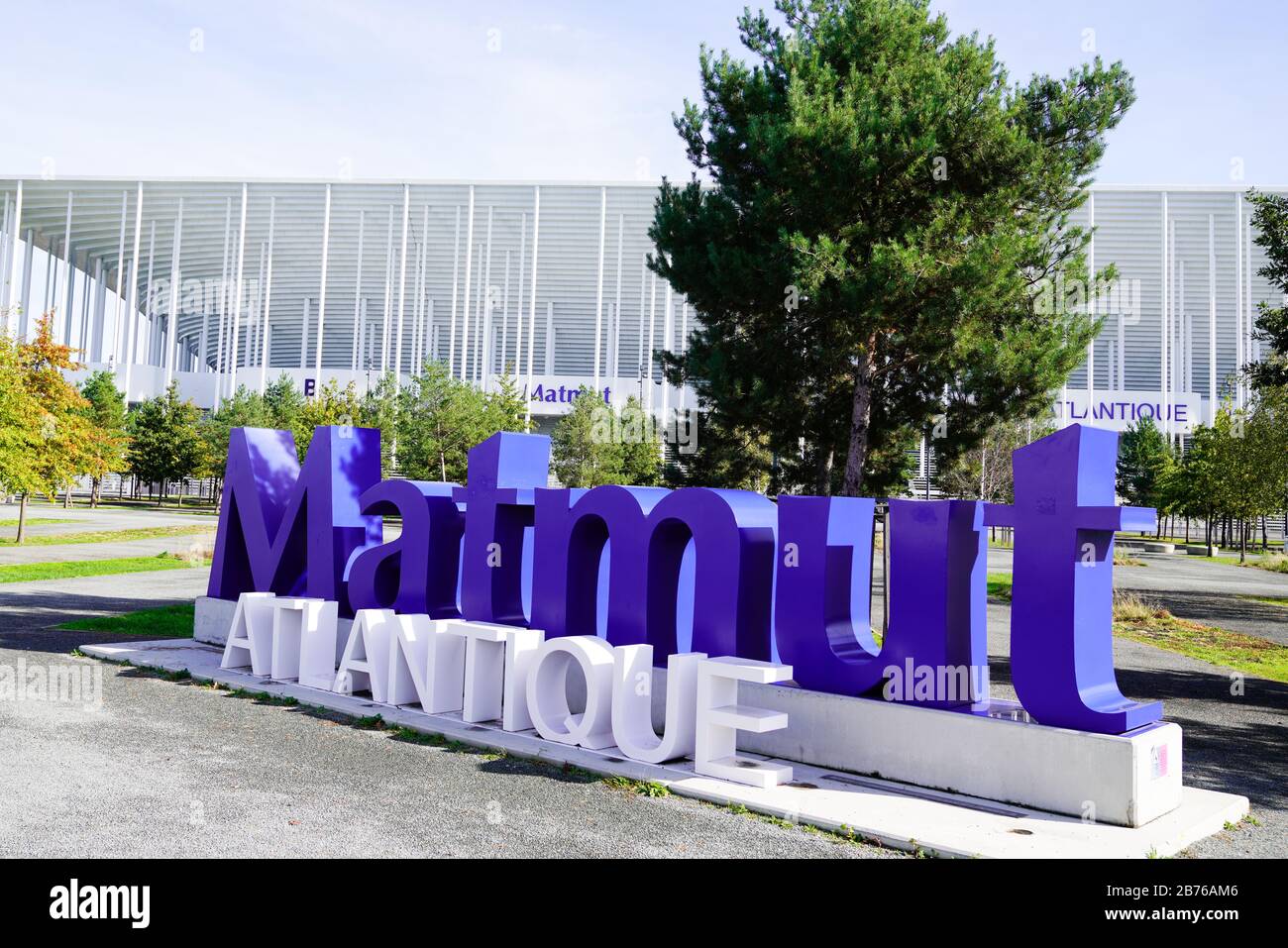 Bordeaux , Aquitaine/France - 10 25 2019 : lettres Matmut Atlantique logo du stade signe à Bordeaux ville france Banque D'Images