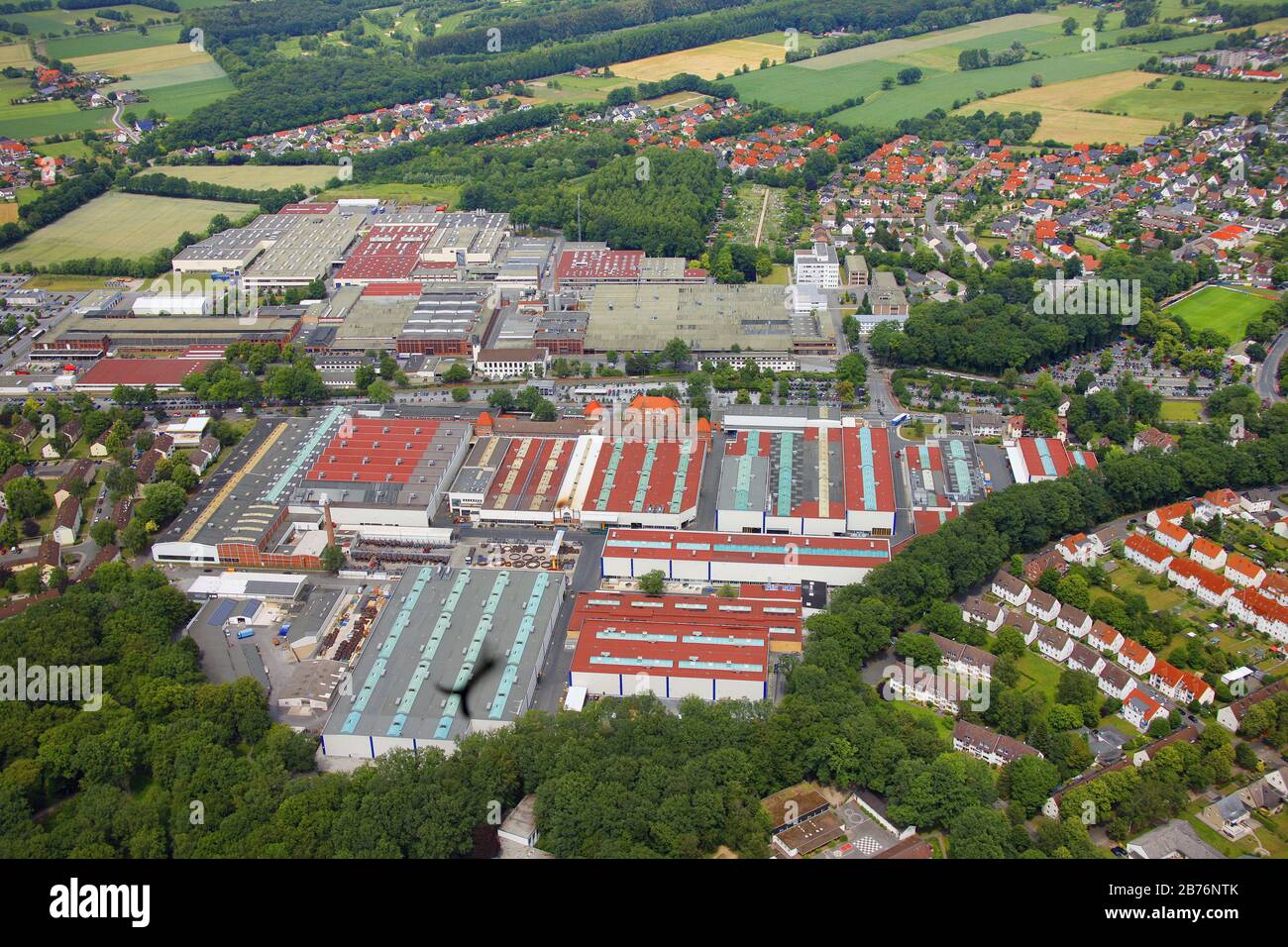 , zone industrielle du Centre de technologie de l'outil Hella dans la rue Beckumer à Lippstadt, 17.06.2011, vue aérienne, Allemagne, Rhénanie-du-Nord-Westphalie, Lippstadt Banque D'Images