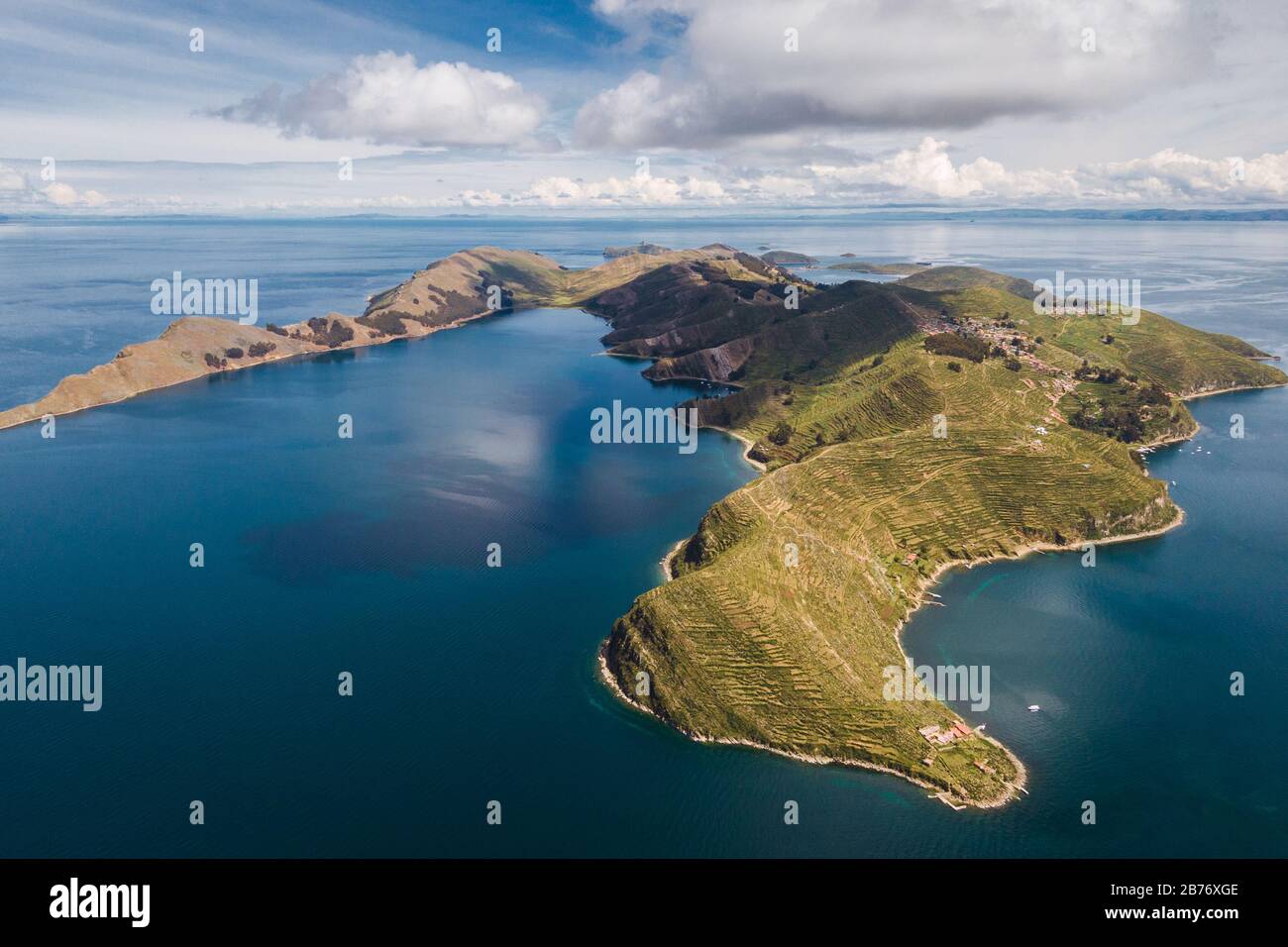 Vue aérienne de Sun Island (en espagnol: Isla del sol ) sur le lac Titicaca en Bolivie, en Amérique du Sud. Banque D'Images