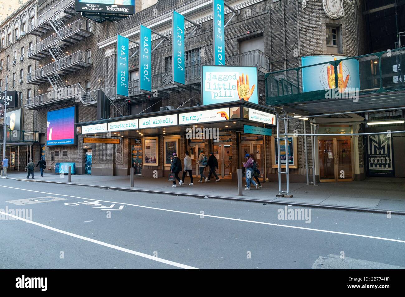 New York, NY - 13 mars 2020: La petite pilule sur Broadway musical a été annulée en raison de l'éclosion de COVID-19 au Broadhurst Theatre Banque D'Images