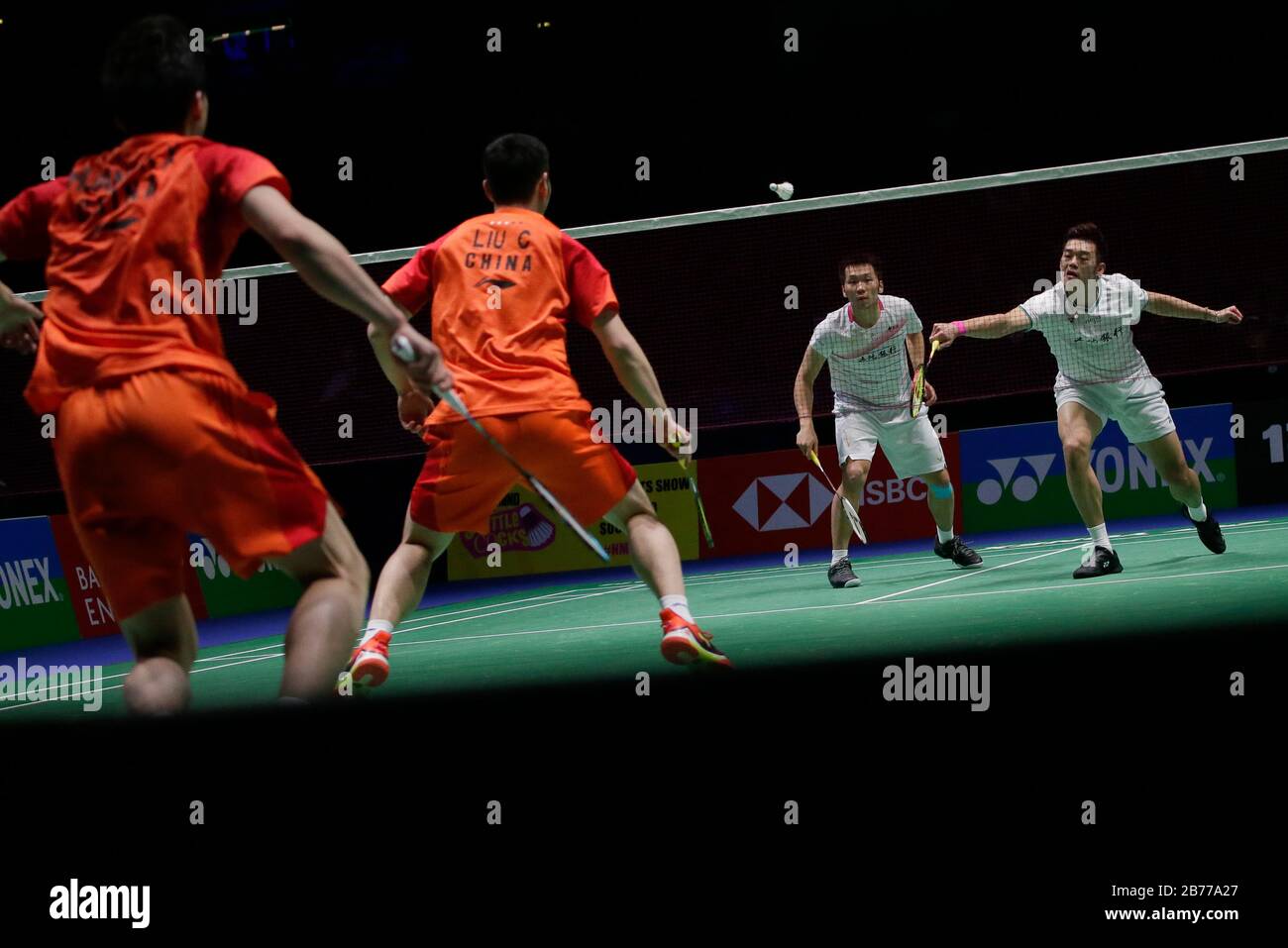 Londres, Royaume-Uni. 13 mars 2020. Wang Chi-Lin (1ère R) et Lee Yang (2ème R) du Taïpei chinois rivalisent lors du double match de quart-finale masculin avec Huang Kaixiang et Liu Cheng de la Chine dans Toute l'Angleterre Badminton 2020 à Birmingham, Grande-Bretagne, le 13 mars 2020. Crédit: Tim Irlande/Xinhua/Alay Live News Banque D'Images
