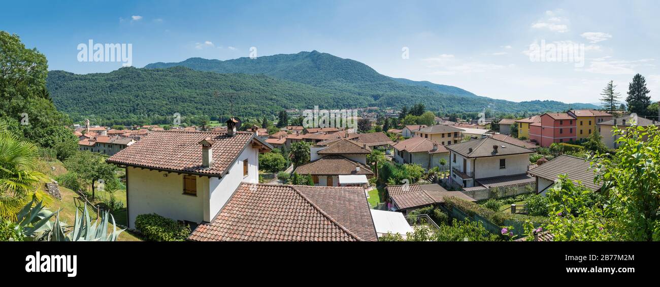 Avec Cuveglio Valcuvia, Cuvio et le massif du Campo dei Fiori, Italie Banque D'Images