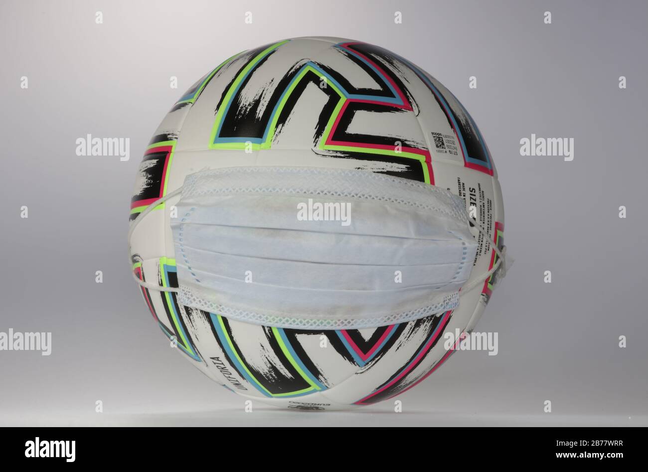 Dulmen, Allemagne. 13 Mars 2020. Firo: 12.03.2020 Football, 2020 Le Virus  Corona Paralyse Tout Le Sport. Spielball, Der Euro, Em 2020 Le Ballon  Officiel De L'uefa Euro 2020 Paneuropéen Est Appelé Porte-Parole "