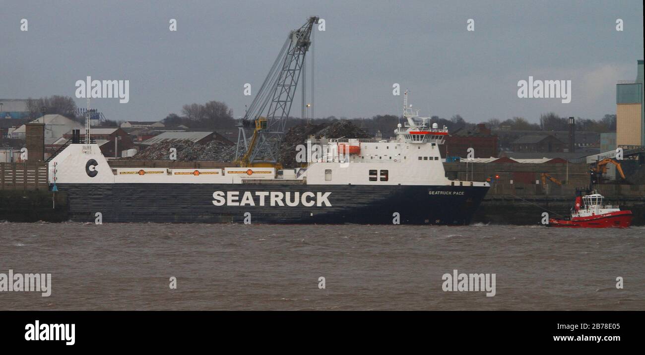 Wirral,uk Bateaux sur la rivière Mersey crédit Ian FairBrother/Alay stock Photos Banque D'Images