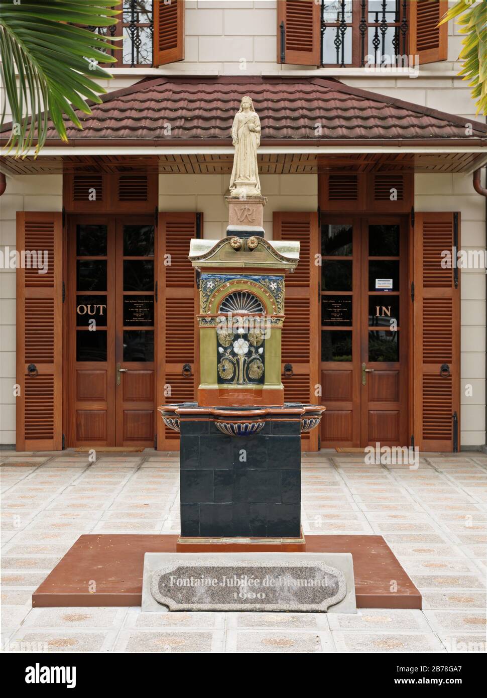 Ancien bâtiment de la Cour suprême et entrée & Fontaine jubilé de diamant, Victoria, Mahe, Seychelles Banque D'Images