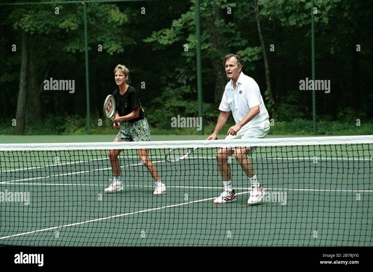 Georges Bush et Chris Evert jouant au tennis au Camp David. Banque D'Images