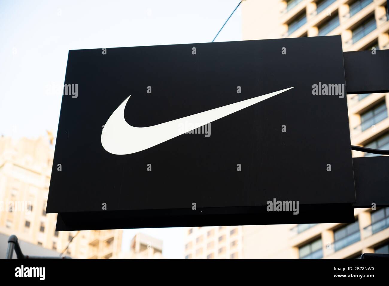 Logo Nike, fabricant américain de vêtements de sport multinationaux. Banque D'Images