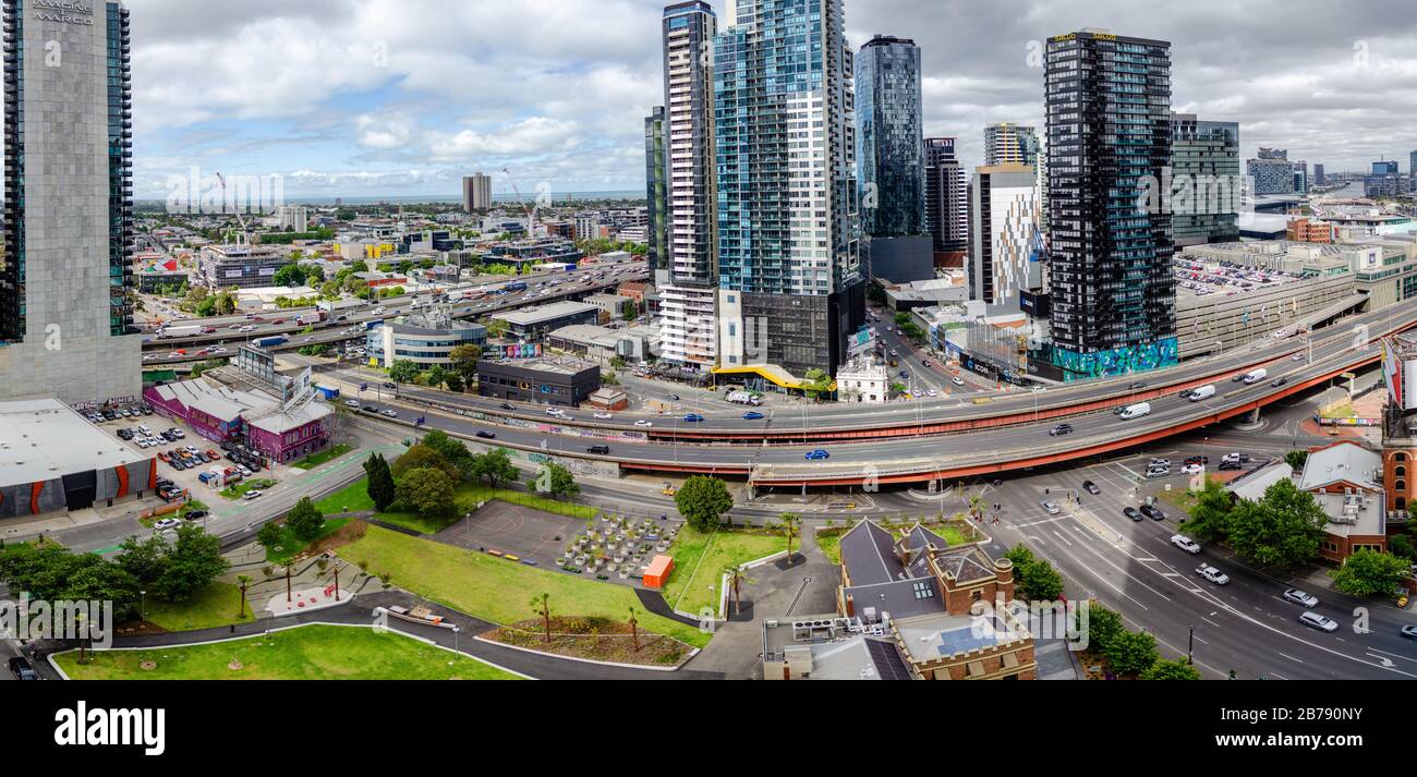 Panorama vue aérienne sur les appartements d'hôtel de grande taille à Southbank, Melbourne, Australie Banque D'Images