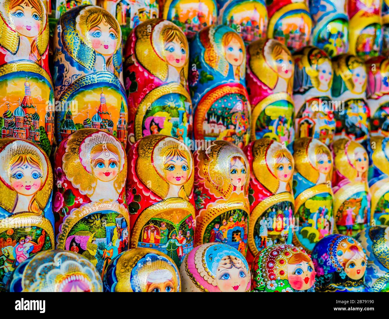 Superbe exposition de poupées colorées traditionnelles matryoshka, Moscou, Russie Banque D'Images