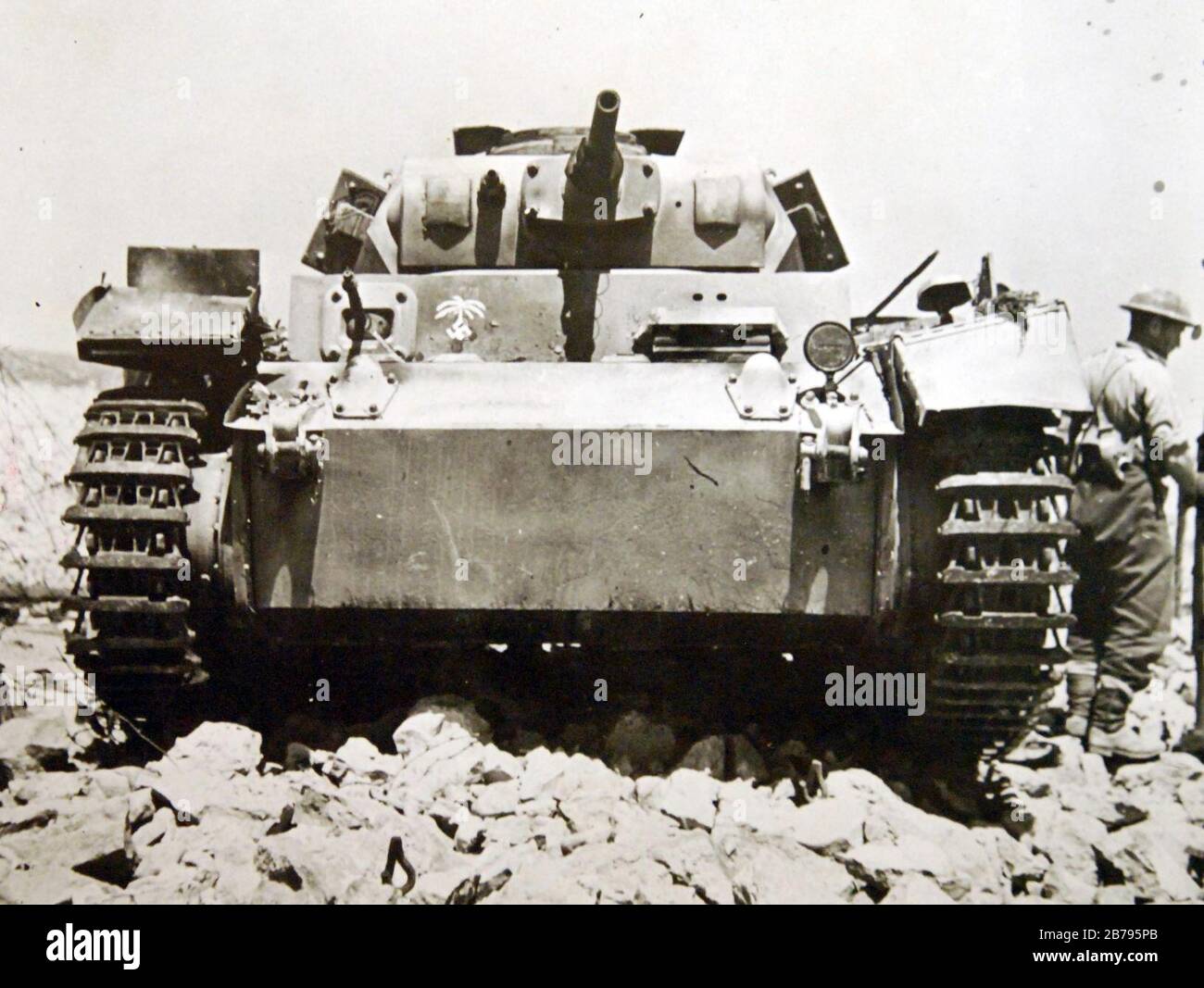 Réservoir allemand capturé dans le désert occidental, campagne nord-africaine, WWII (37054660376). Banque D'Images Réservoir allemand capturé dans le désert occidental, campagne nord-africaine, WWII (37054660376). Banque D'Images