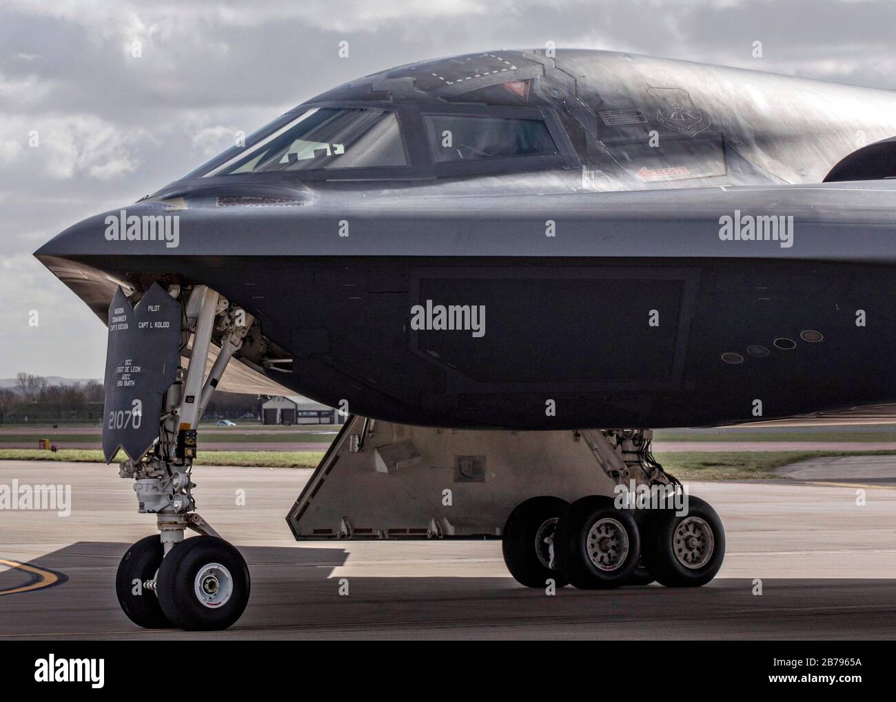 Un bombardier stratégique furtif B-2 Spirit de l'armée de l'air américaine après un atterrissage au RAF Fairford le 14 mars 2020 dans le Gloucestershire, en Angleterre. Banque D'Images