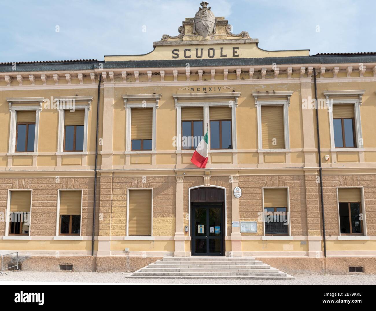 Bâtiment scolaire fermé en Italie Banque D'Images